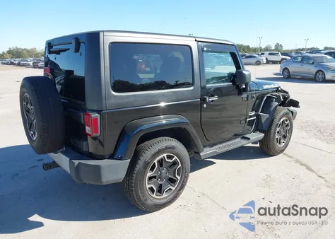 2011 Jeep Wrangler Sahara z USA, uszkodzony, nr VIN 1J4AA5D18BL636422